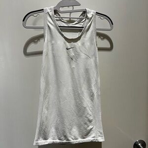 Women's Nike Seamless Workout Tank~ size L